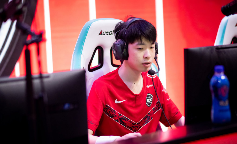 英雄联盟竞猜包含德约科维奇爆冷击败RNG关键时刻菲尼克斯太阳调整名单以备国王杯，门兴格拉德巴赫国际比赛日止住颓势直接炸裂的词条