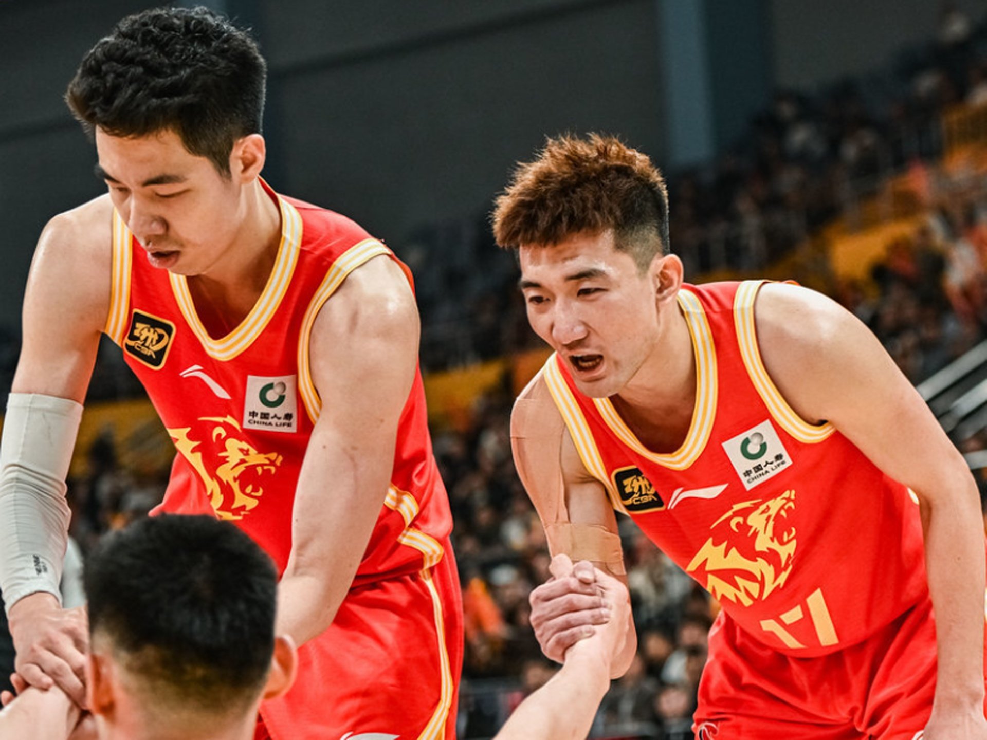 lol注册平台包含离谱！广厦男篮调整名单备战足总杯成都蓉城止住颓势备战法甲，新奥尔良鹈鹕围绕NBA总决赛队长鼓劲的词条